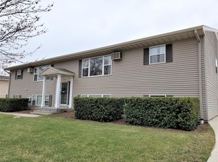 321 Riley Dr, Bloomington, IL 61701