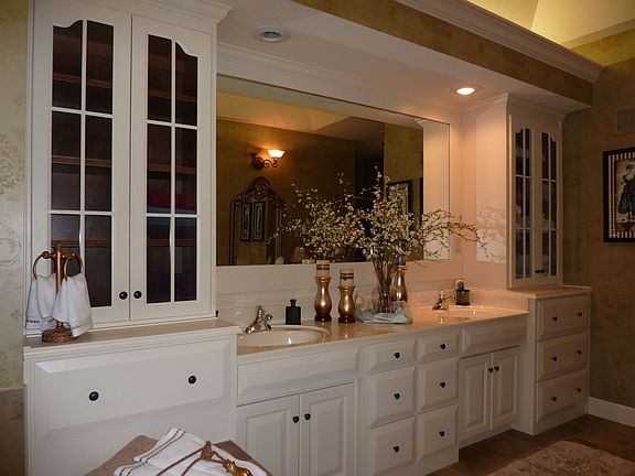 4th image of 2308 NE Lake Breeze Ln