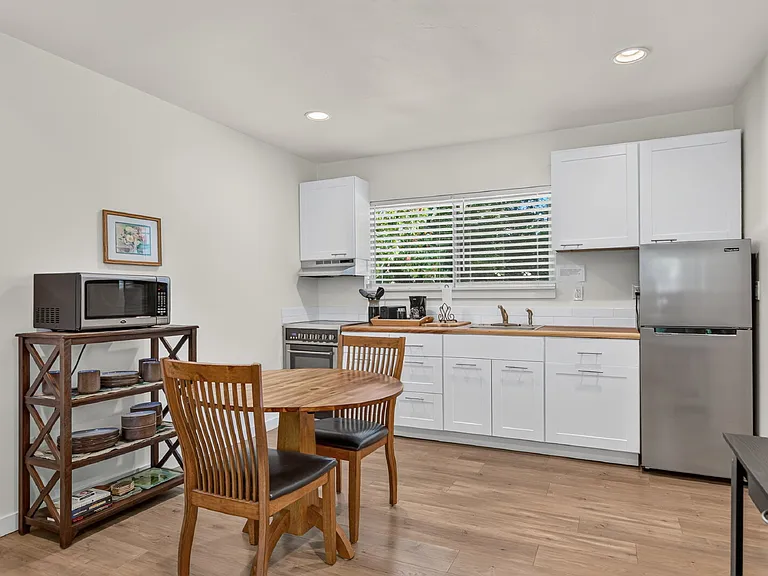 1079 Bellview Ave — Photo 8
