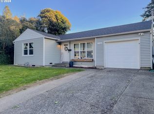 1745 Cottonwood Ave, Coos Bay, OR 97420
