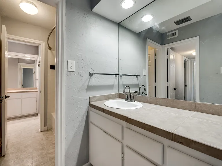 2205 Park Hill Dr — Photo 9