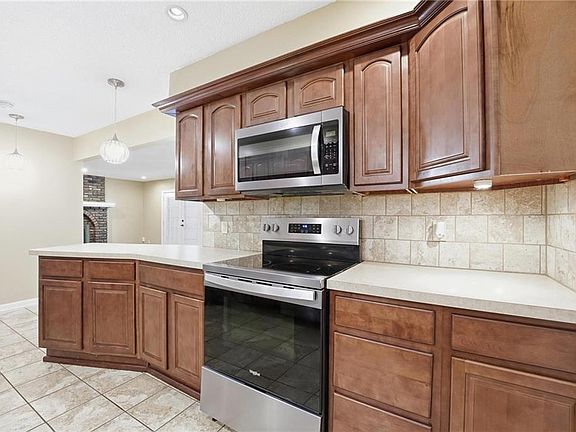 5th image of 203 N Murphy Dr