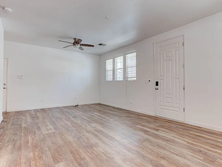 2049 Rockburne St — Photo 5