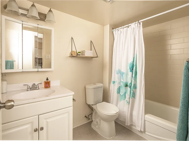 360 Croydon Ave — Photo 27