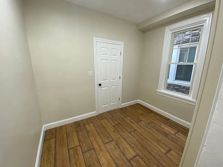445 Manor St — Photo 20