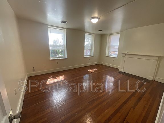 5th image of 11 W King St E