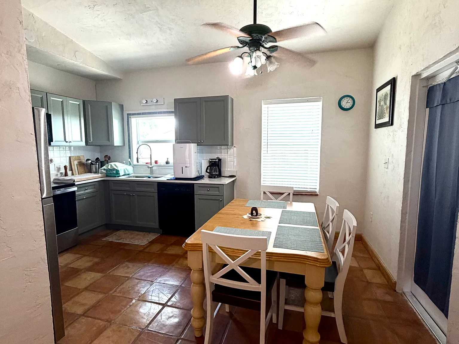 2 bed, 1064 sqft, $3,200 — Photo 4