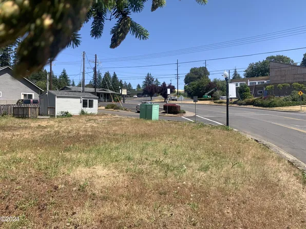 271 NE Beech St, Toledo, OR 97391