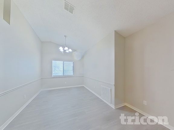 4th image of 3728 Mandarin Woods Dr N