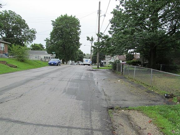 5th image of 404 W Holden Ave