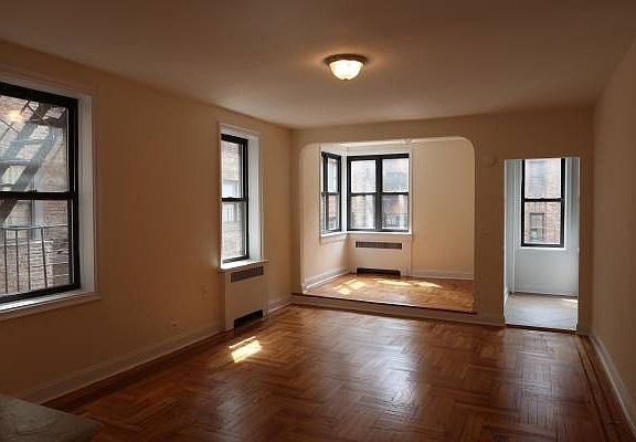 3rd image of 480 W 187th St APT 3A