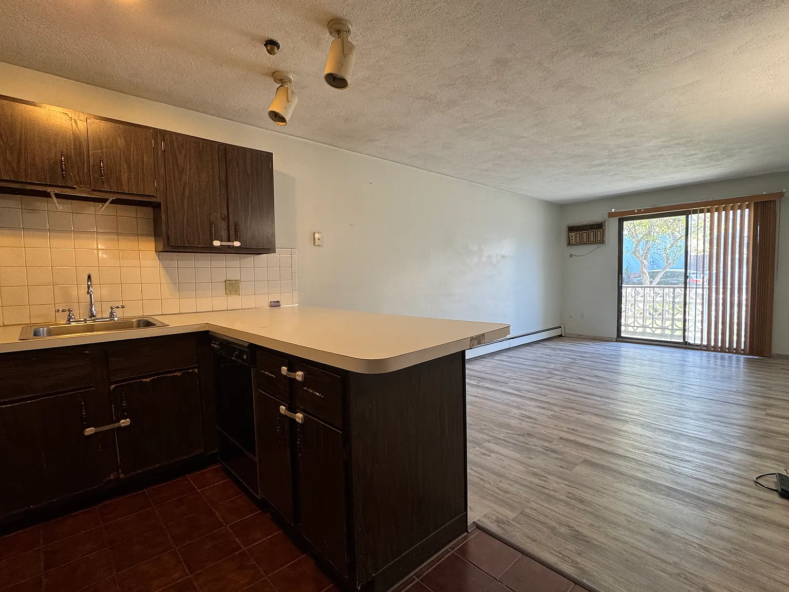 1 bed, 610 sqft, $2,300 — Photo 2