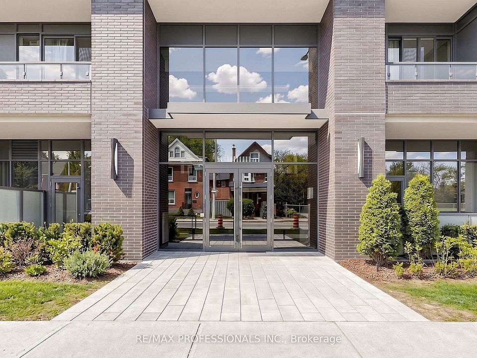1st image of 415 Main St W #411