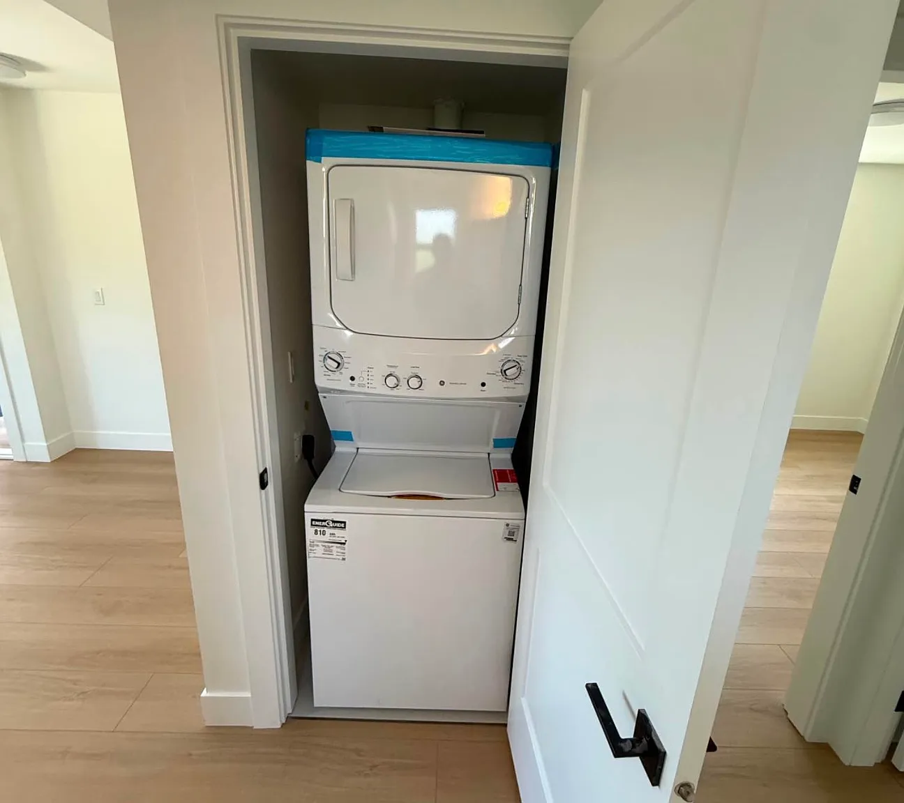 2 bed, 750 sqft, $2,300 — Photo 3