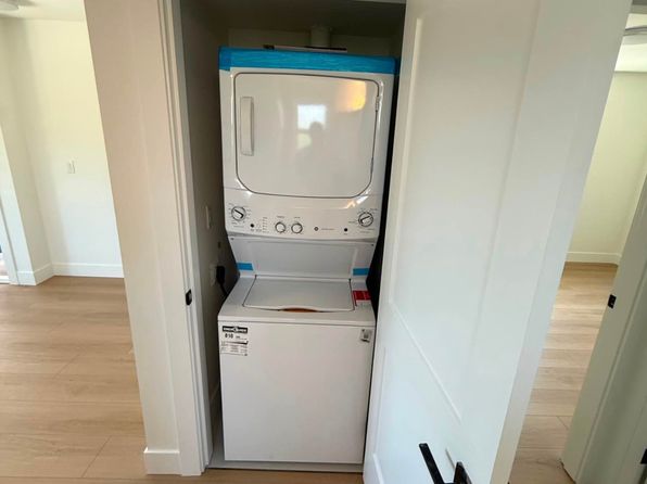 2 bedroom rental in Burnaby — photo 3