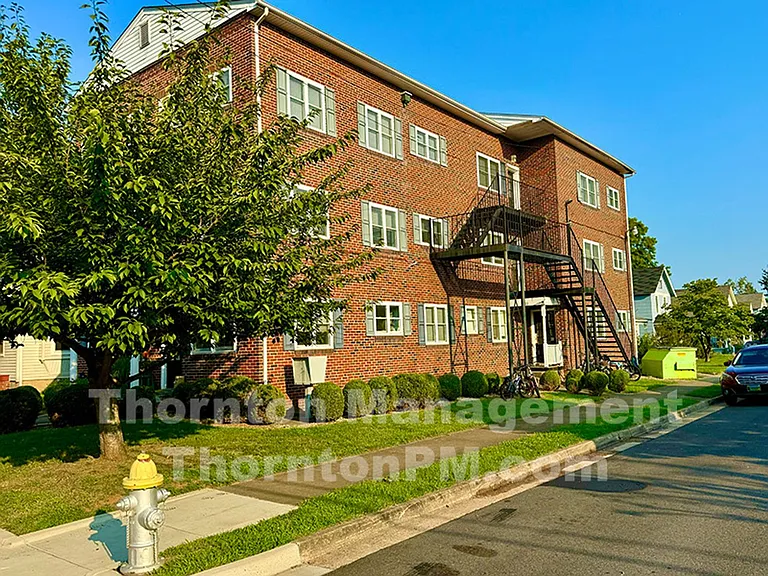 913 Monument Ave — Photo 10