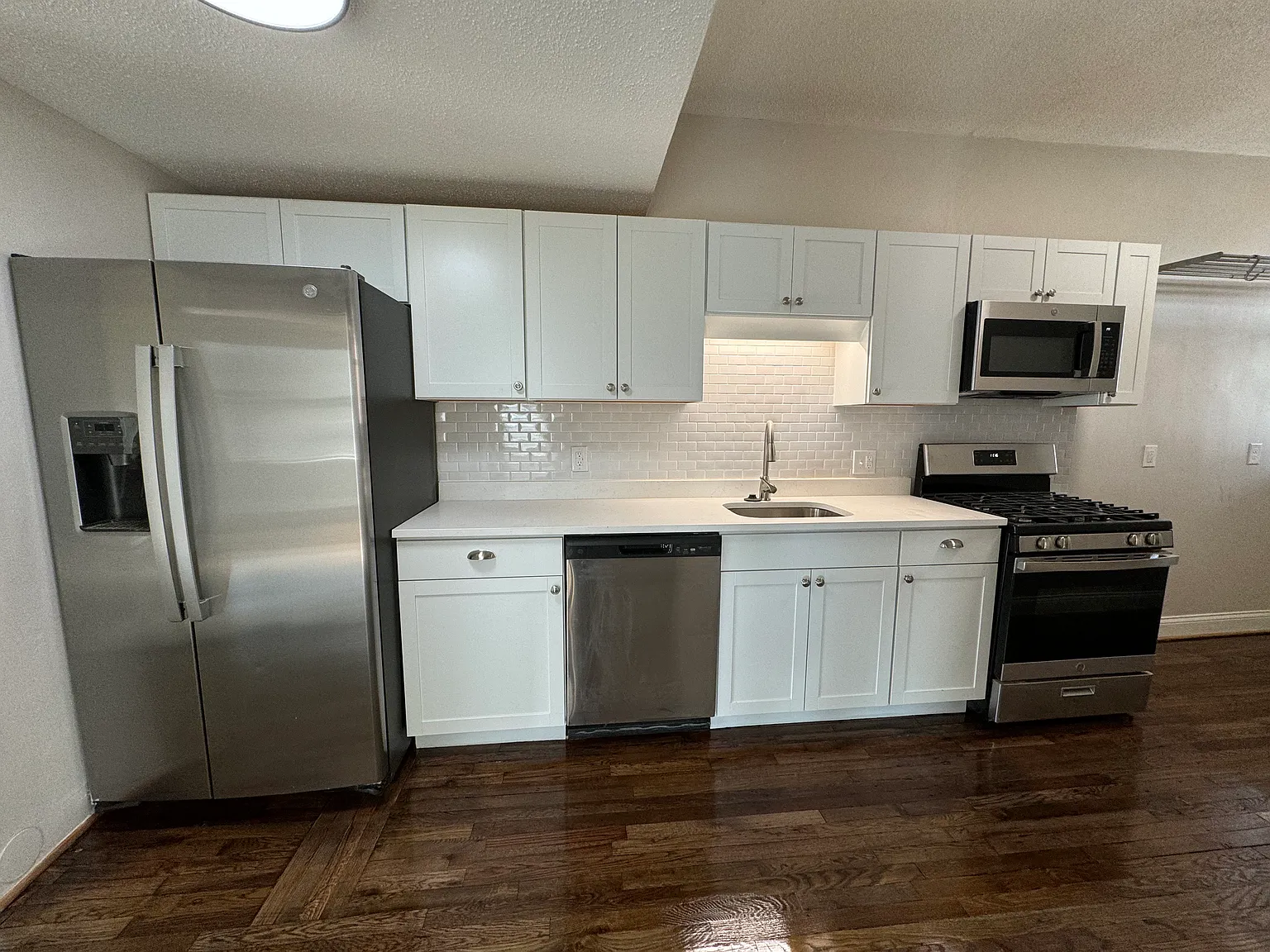 3 bed, $1,450 — Photo 2