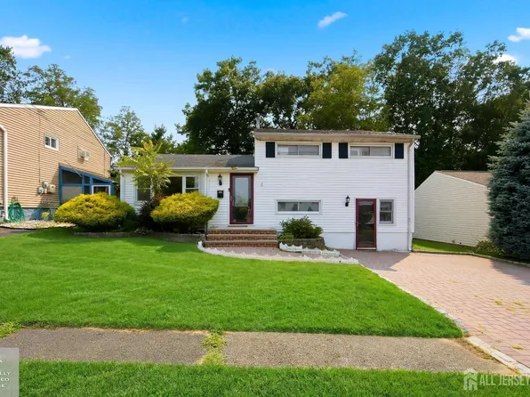 51 Haven Ter, Parlin, NJ 08859
