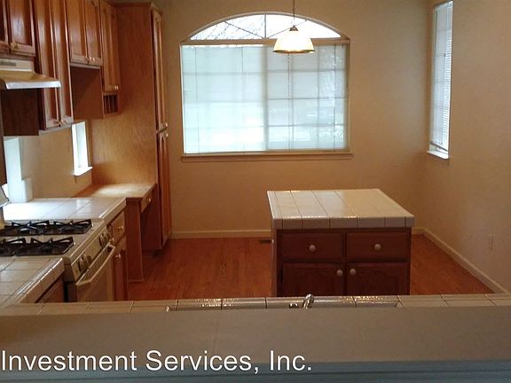 3rd image of 7365 Grand Island Dr