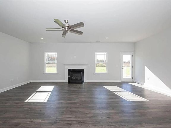 4th image of 3013 Fairway Dr