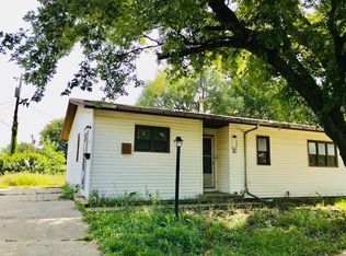 6612 SW Meadowdale Dr, Topeka, KS 66619