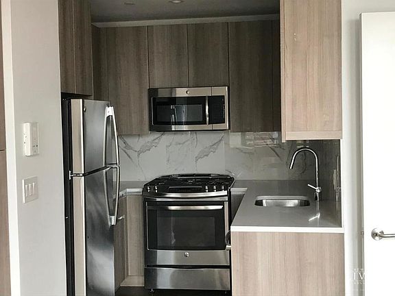 3rd image of 15 Park Row APT 25E
