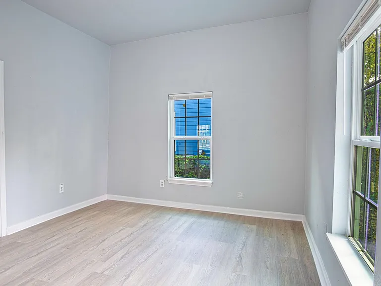 318 Vine St — Photo 13