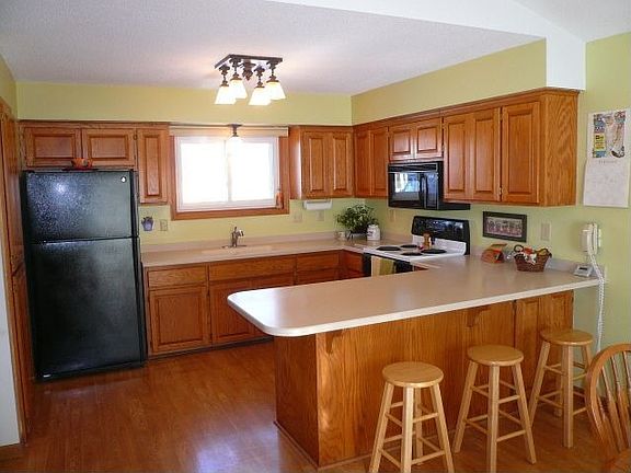 3rd image of 1331 Bay Dr SE