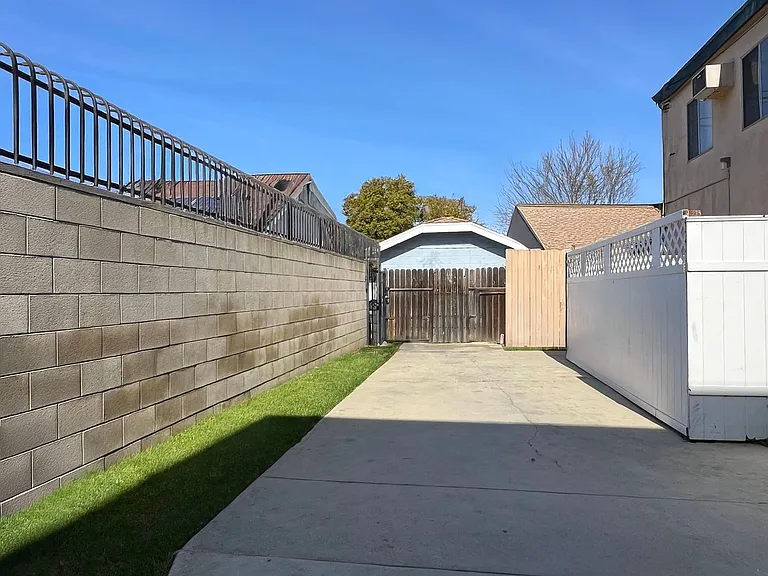 1381 Temple Ave — Photo 11