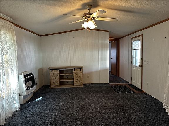 5th image of 10 Barnes Cir