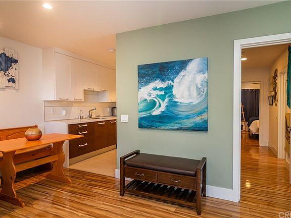 3rd image of 7139 Coldwater Canyon Ave APT 9