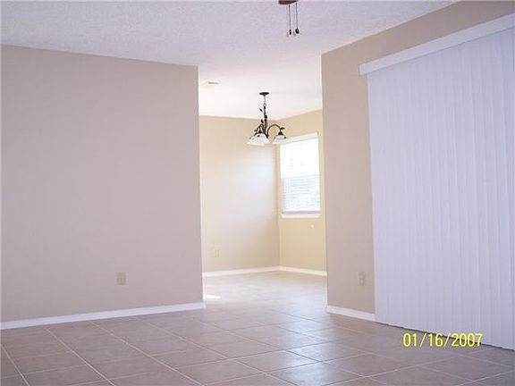 3rd image of 1975 Westminster Cir
