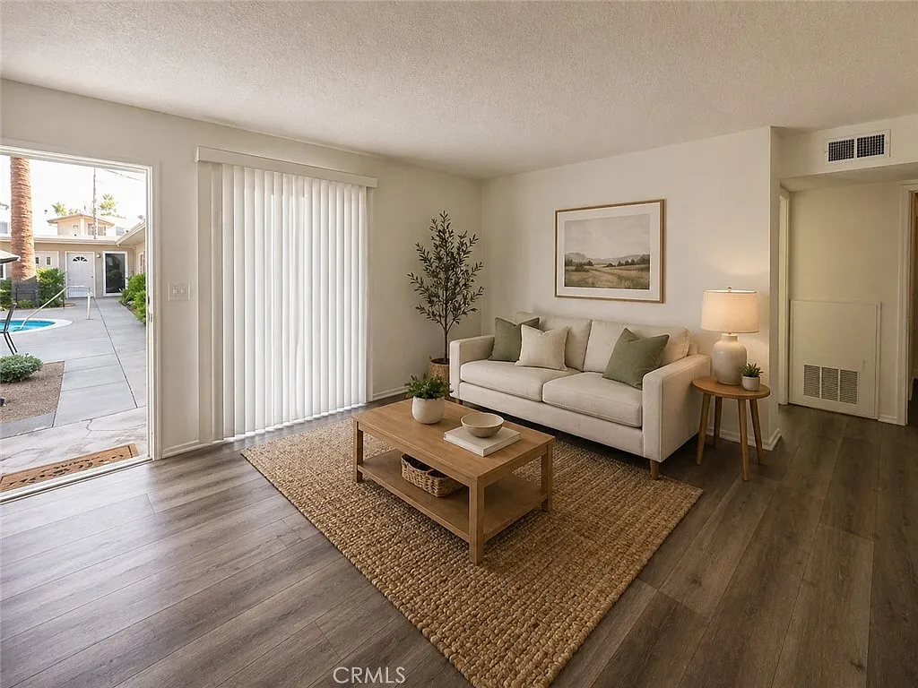 2 bed, 800 sqft, $2,095 — Photo 2