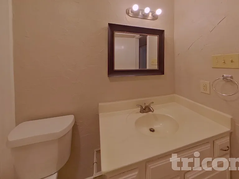 1226 Meadow Creek Dr — Photo 17