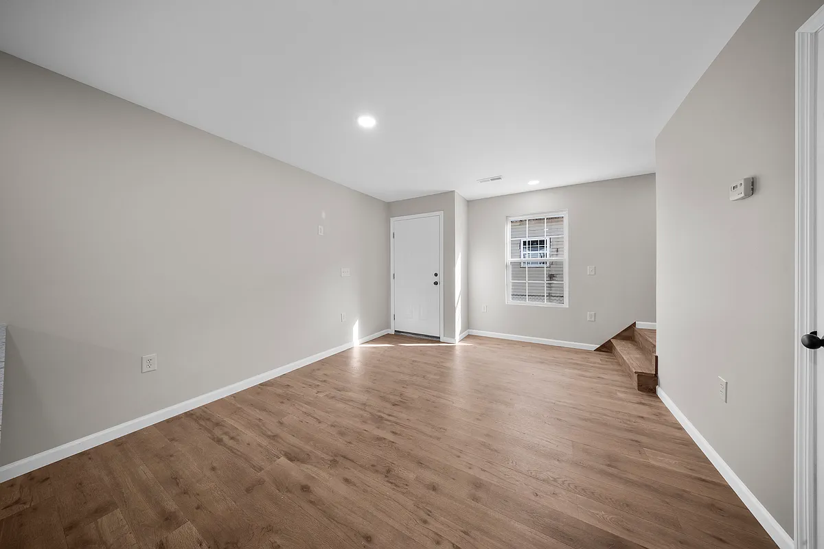 Building Photo - 2425 S 6th St