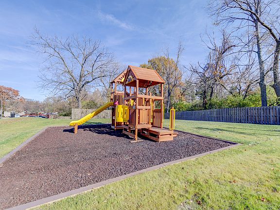 5th image of 1124 Bonhomme Lake Dr #1109L