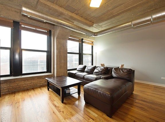 2nd image of 1033 W 14th Pl Unit 238