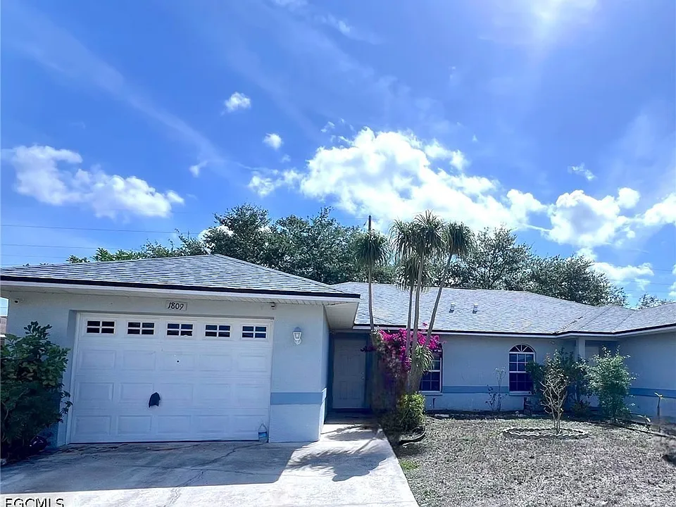 1809 SW Santa Barbara Pl
