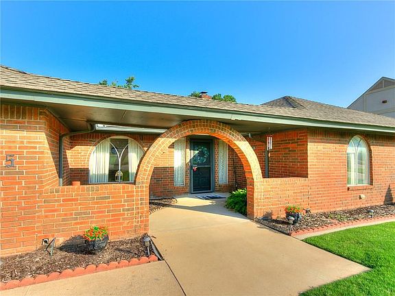 5th image of 10905 Greenbriar Chase