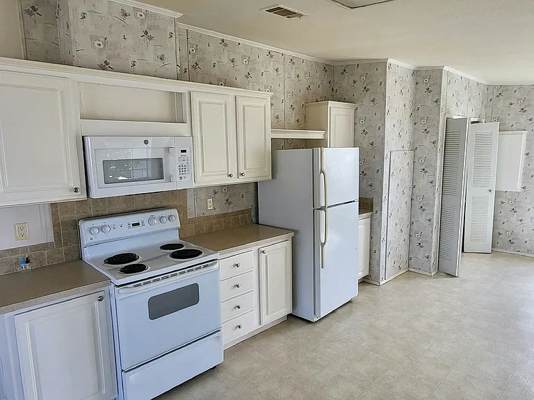 182 Oleander St #182 — Photo 6