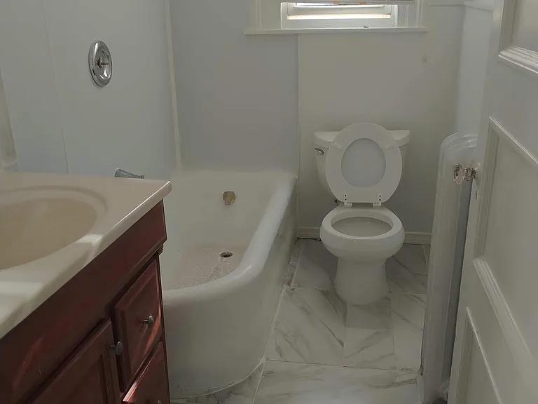 400 Whitney Ave #8 — Photo 11