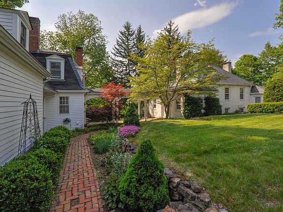 1030 Main Street North