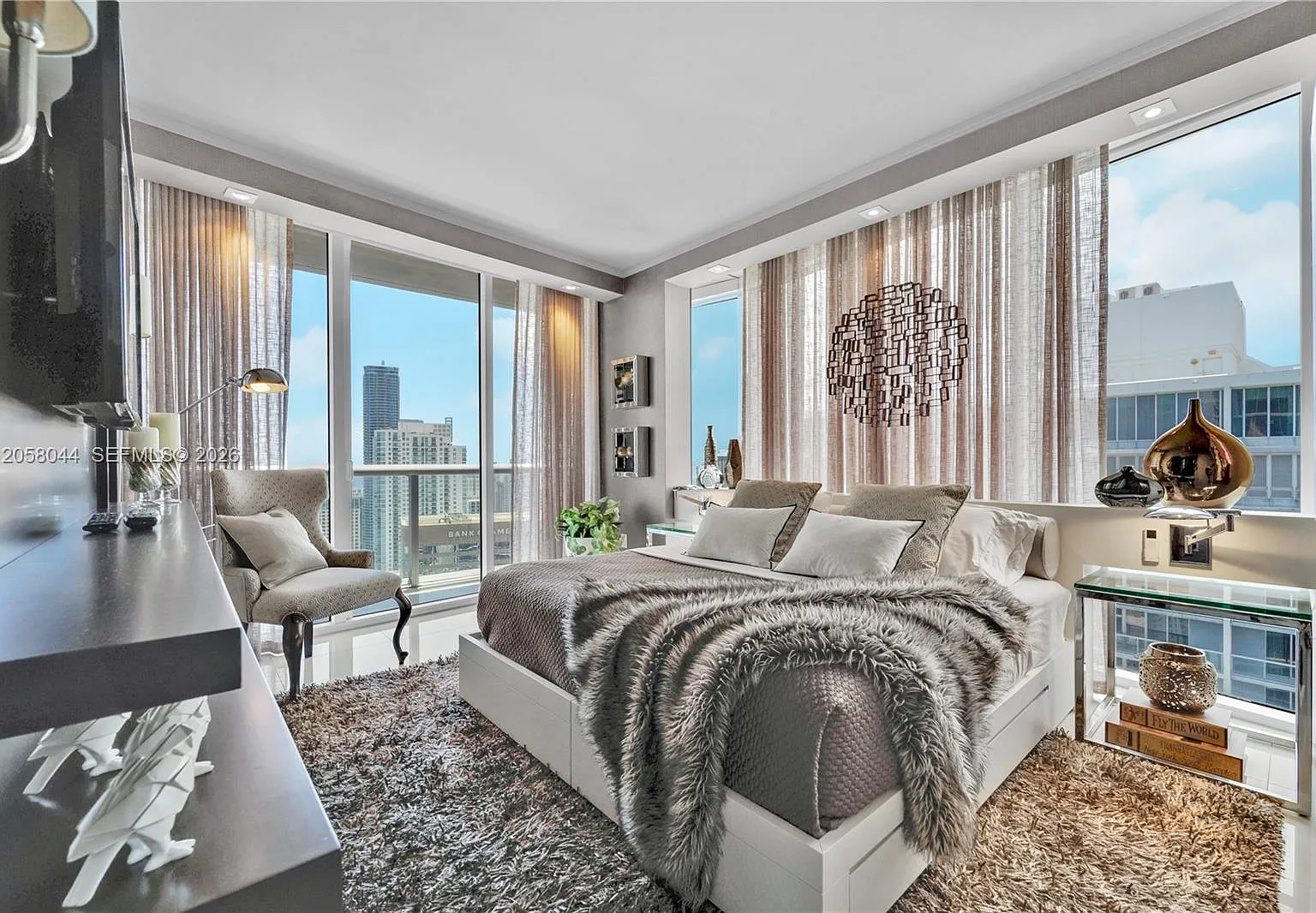 Iconbrickell Condo No 1 — Photo 1
