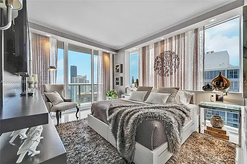 475 Brickell Ave #5013 Photo 1