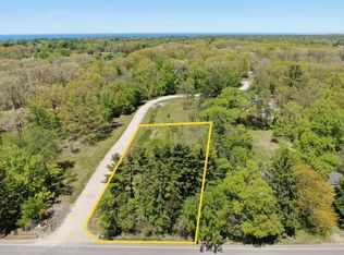 12 Meadowood Ln, Lakeside, MI 49116