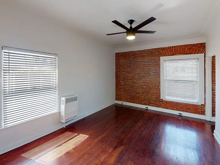 Saint Andrews Manor Apartments — Photo 5
