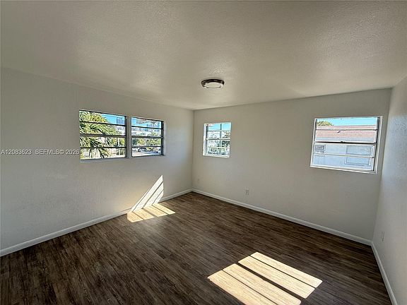 4th image of 236 SW 10th Ave Unit B