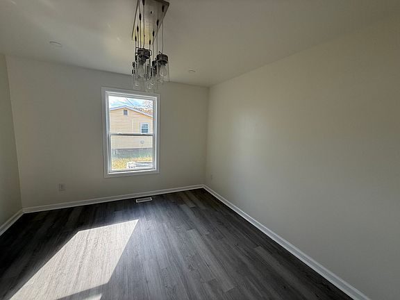 4th image of 172 Mill St