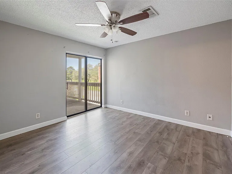 2501 Gulf Fwy — Photo 4