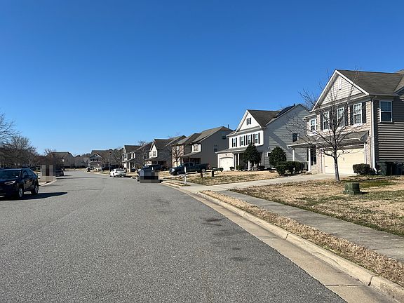 4th image of 14 Hyde Park Ct